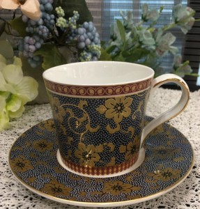 Filiżanka porcelanowa spodek kwiaty elegancka