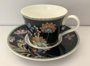 Filiżanka porcelanowa spodek kwiaty elegancka