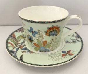 Filiżanka porcelanowa spodek kwiaty elegancka