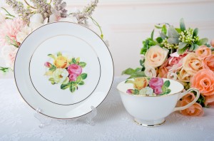 Filiżanka porcelanowa biała kwiaty spodek 200 ml