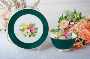 Filiżanka porcelanowa zielona kwiaty spodek 200 ml