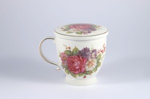 Kubek z zaparzaczem porcelanowy + pokrywka + sitko kwiaty 500 ml