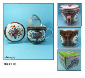 Kubek z zaparzaczem porcelanowy pokrywka spodek sitko motyw ludowy kolorowy